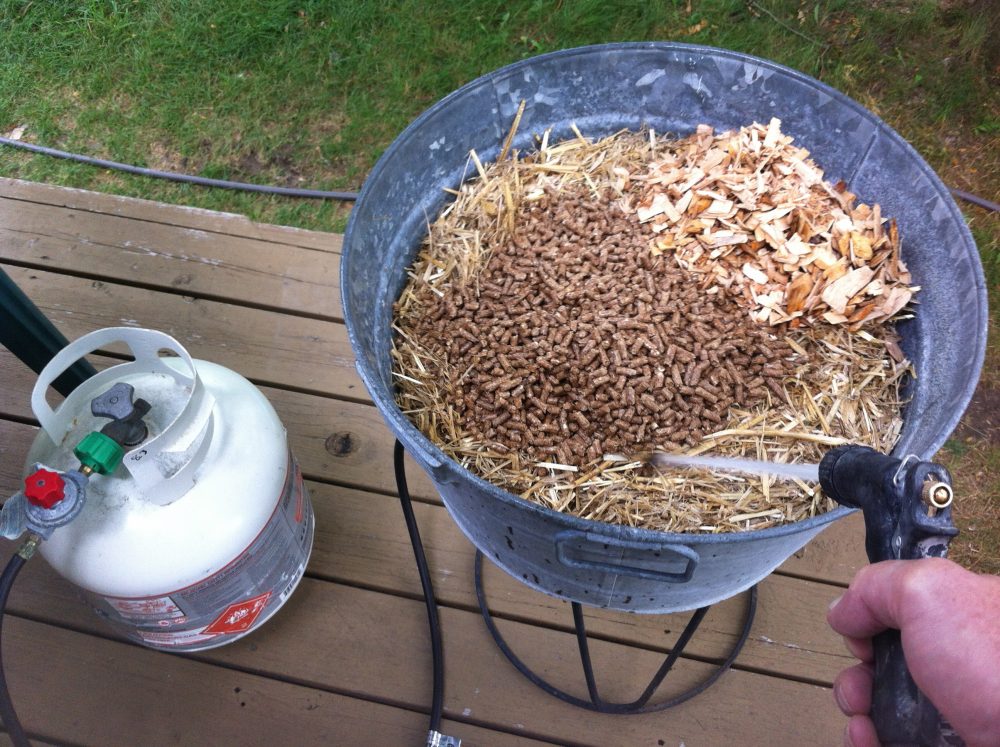 Pastuerizing the substrate: 3/4 tub of chopped straw 2lt of fuel pellets and 2lt of mixed wood chips covered with water and heated to 145F-185F for 1 hour
